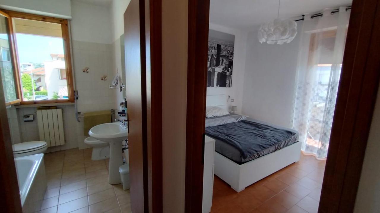 La Casa Dei Viaggiatori - Viareggio - Posto Auto Gratuito Lägenhet Exteriör bild